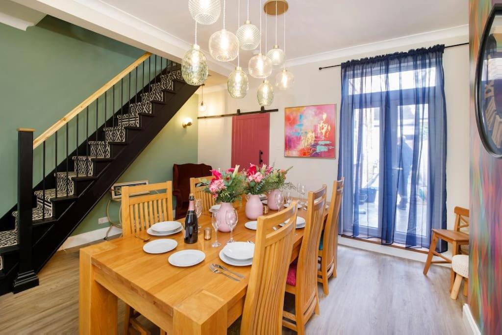 The Milton - Stylish Terraced Villa York Exterior photo